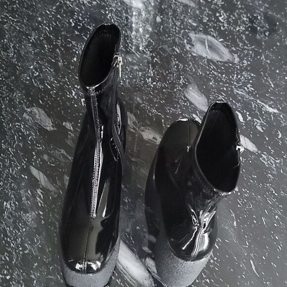 BRAND NEW LAMODA WOMEN'S OUTLAST PATENT BLOCK HEEL ANKLE BOOTS - Picture 4 of 12